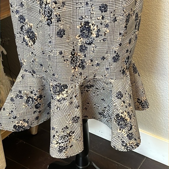 Maggy London Petite Novelty Plaid Sheath with Cap Sleeve and Flounce Hem SZ 6P - Picture 6 of 9